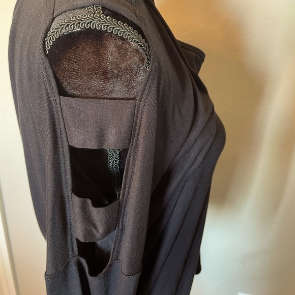 Black Peek a boo cutouts sleeved top - Picture 2 of 3